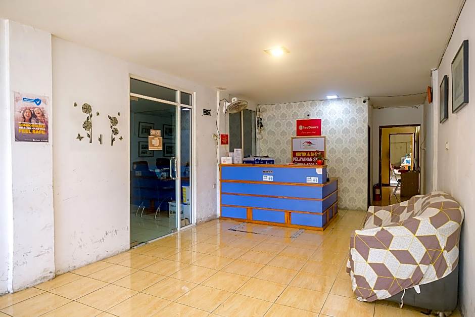 RedDoorz @ Jalan Japaris Medan