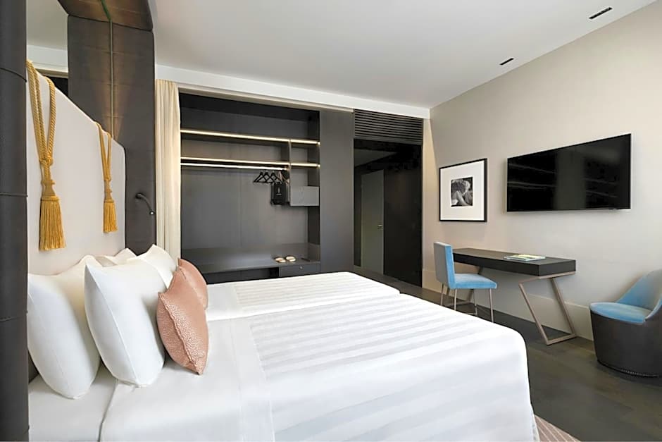 Sina Bernini Bristol, Autograph Collection