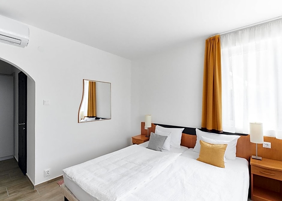 Lorelei Pension Adults Only