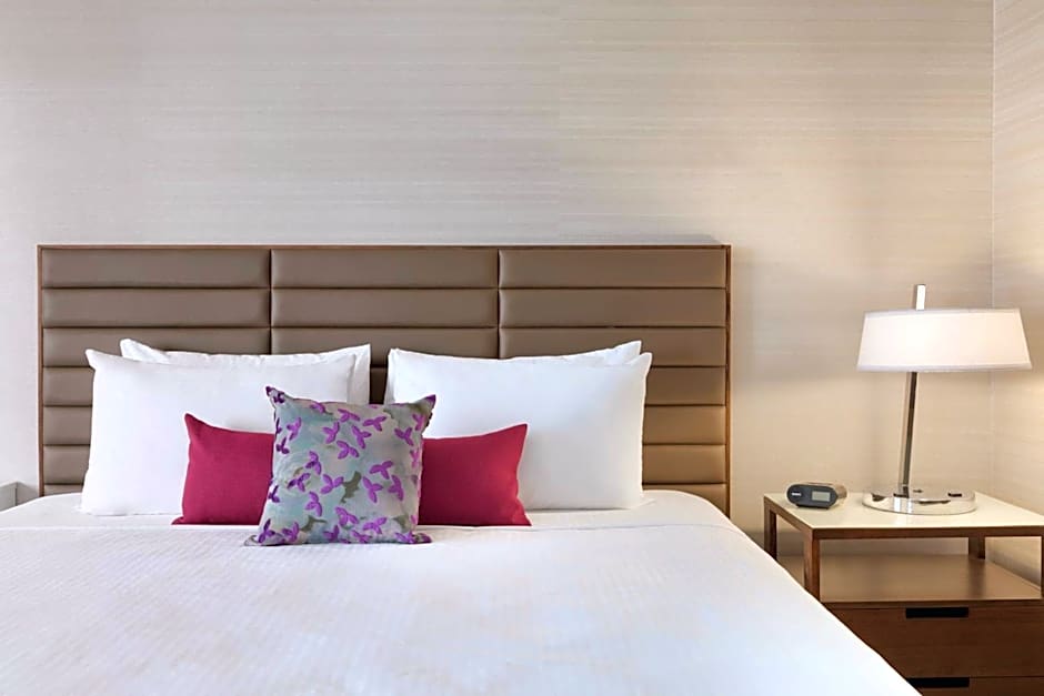 Coast Edmonton Plaza Hotel by APA