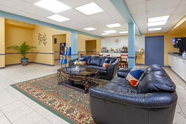 Super 8 by Wyndham Newcomerstown