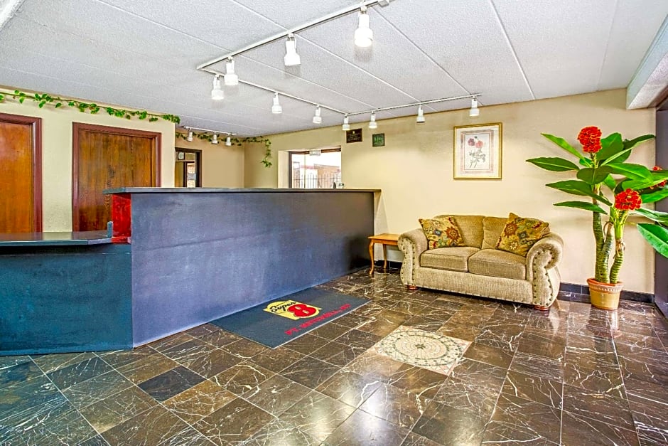 Super 8 by Wyndham Fort Mitchell Cincinnati Area