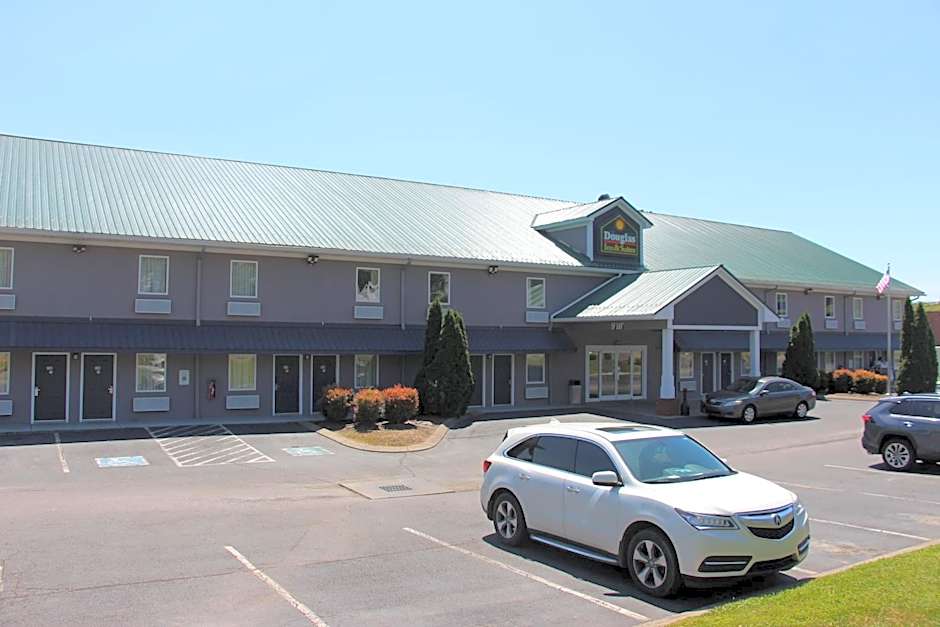 Douglas Inn & Suites Cleveland
