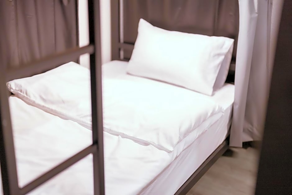 420 Hostel - Ekkamai Buds & Beds