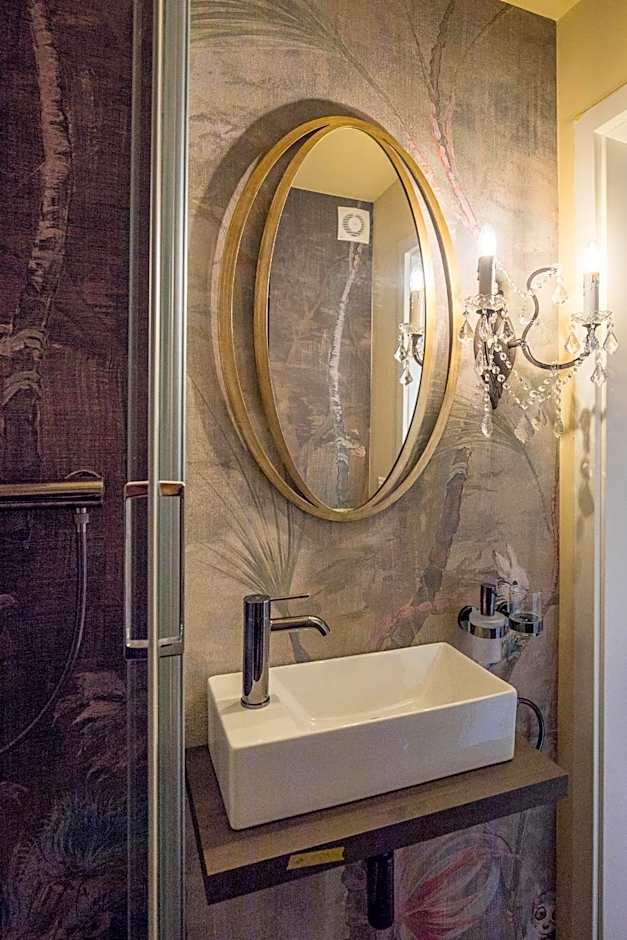 The Henry Self Check-In Guesthouse