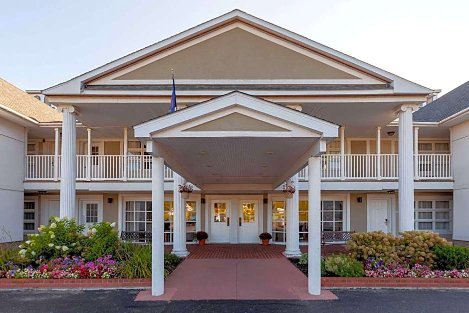 Baymont by Wyndham St. Ignace Lakefront