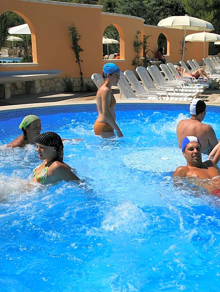 Baia Degli Aranci Suite & Apartments