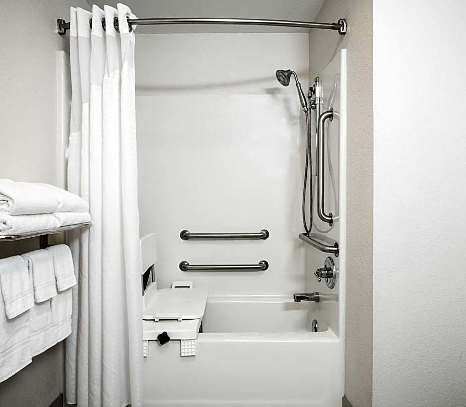 Holiday Inn Express Hotel And Suites Clinton By IHG