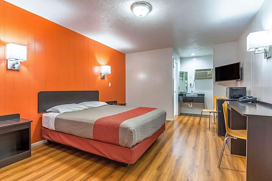 Motel 6-Tremonton, UT