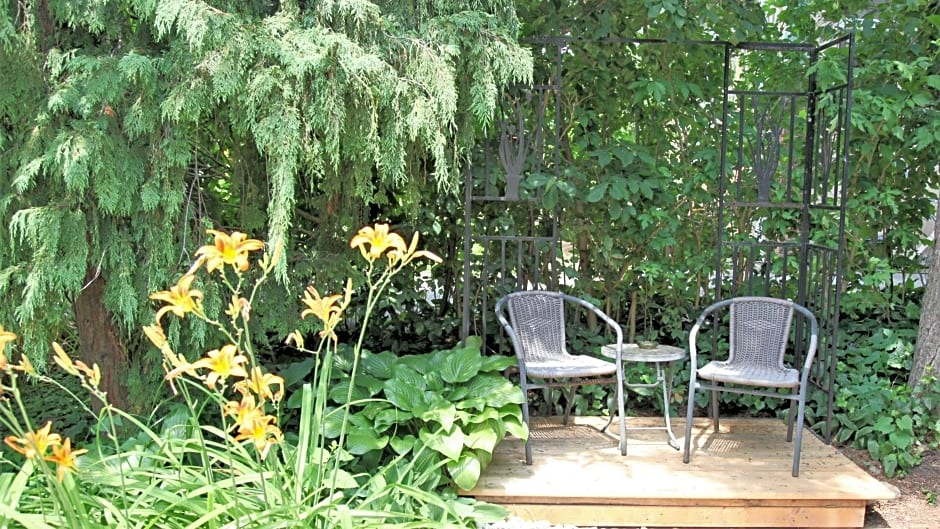 Ambiance By The Falls B&B