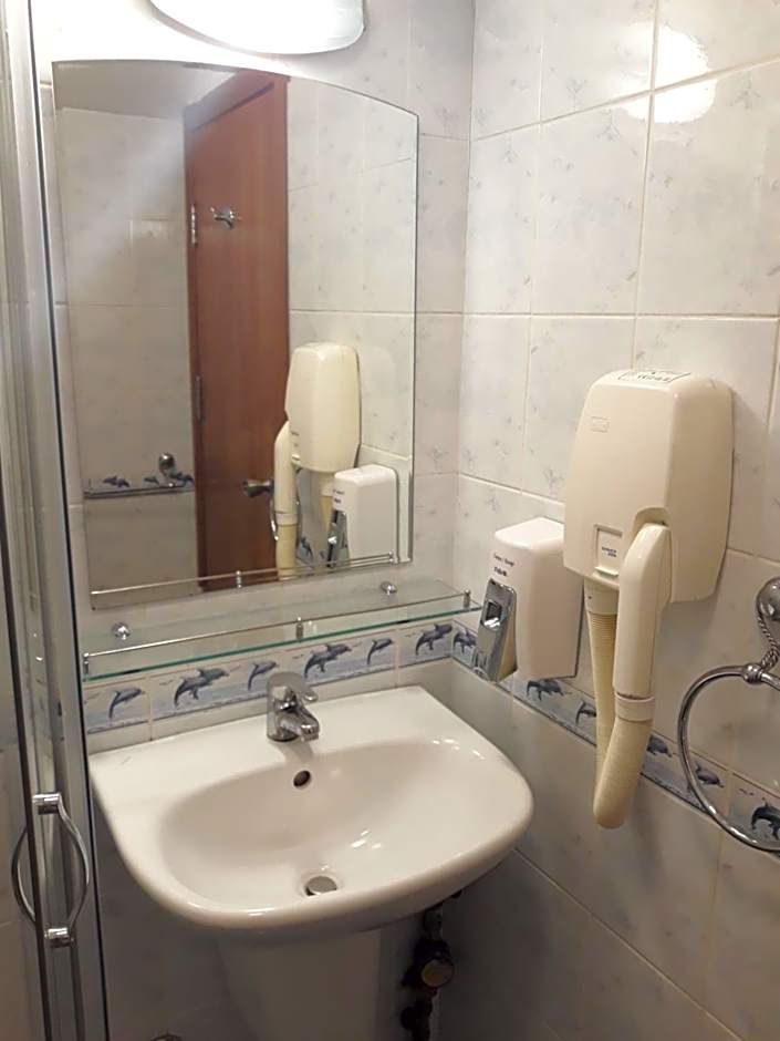 Three Dolphins Hotel with a Rooftop terracе