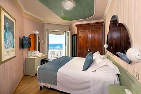 Double or Twin Room with Balcony and Sea View