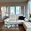 Modern spacious Apt plus Solarium and Den in Downtown Vancouver with Parking and Pool
