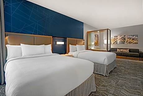 Studio with Two Queen Beds and Trundle Bed - Hearing Accessible