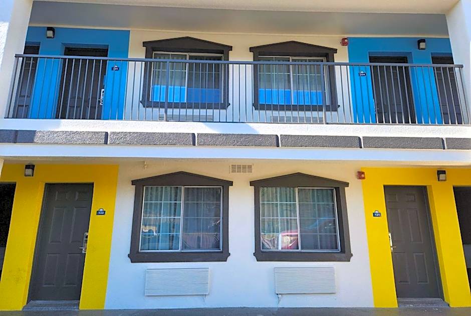 Days Inn by Wyndham Houston East