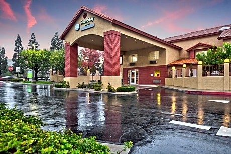 SureStay Hotel by Best Western Fontana