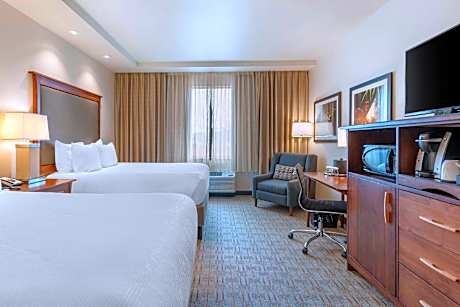 Queen Room with Two Queen Beds and Garden View - Non-Smoking