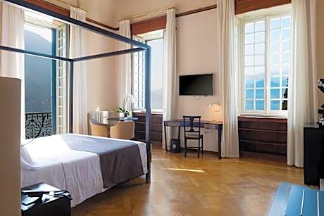 Suite with Lake View