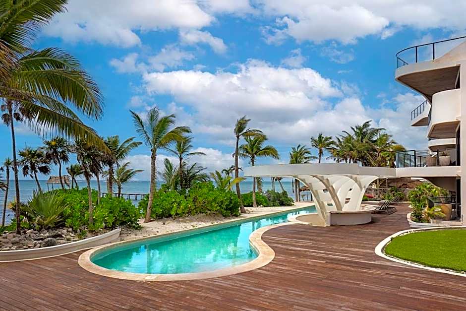 Beachfront 2BR Apartment at Tankah Bay