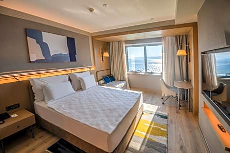 Deluxe Suite with Sea View