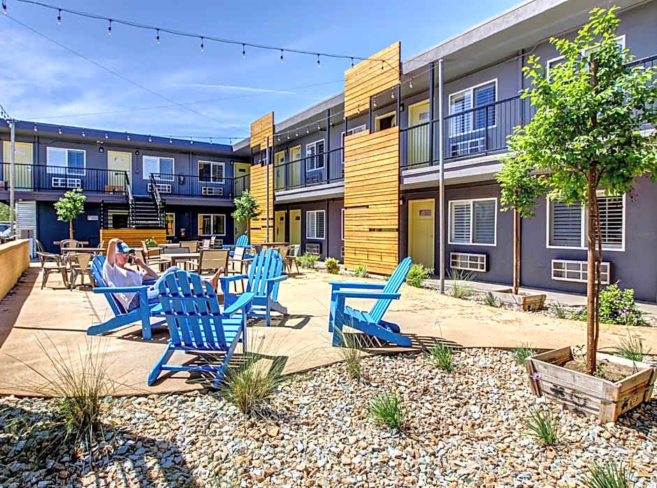 Americana Modern Hotel