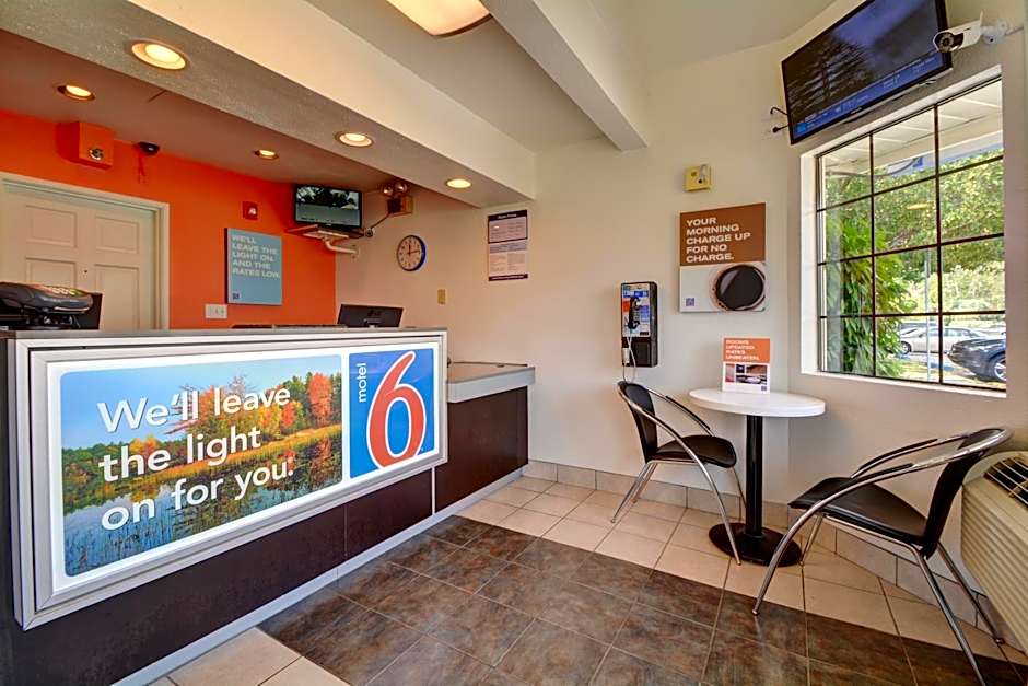 Motel 6-Wethersfield, CT - Hartford