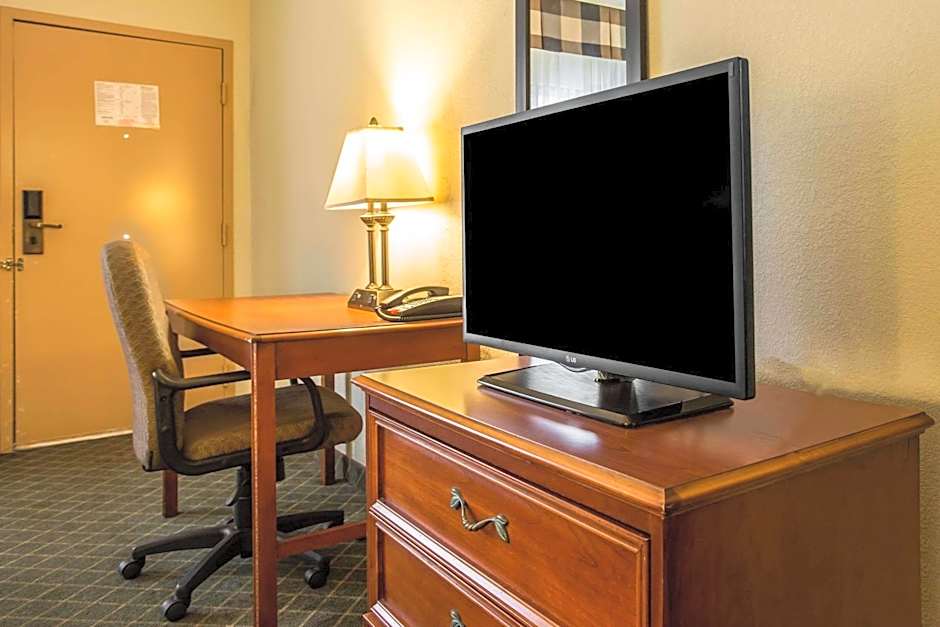 Clarion Inn & Suites Aiken South