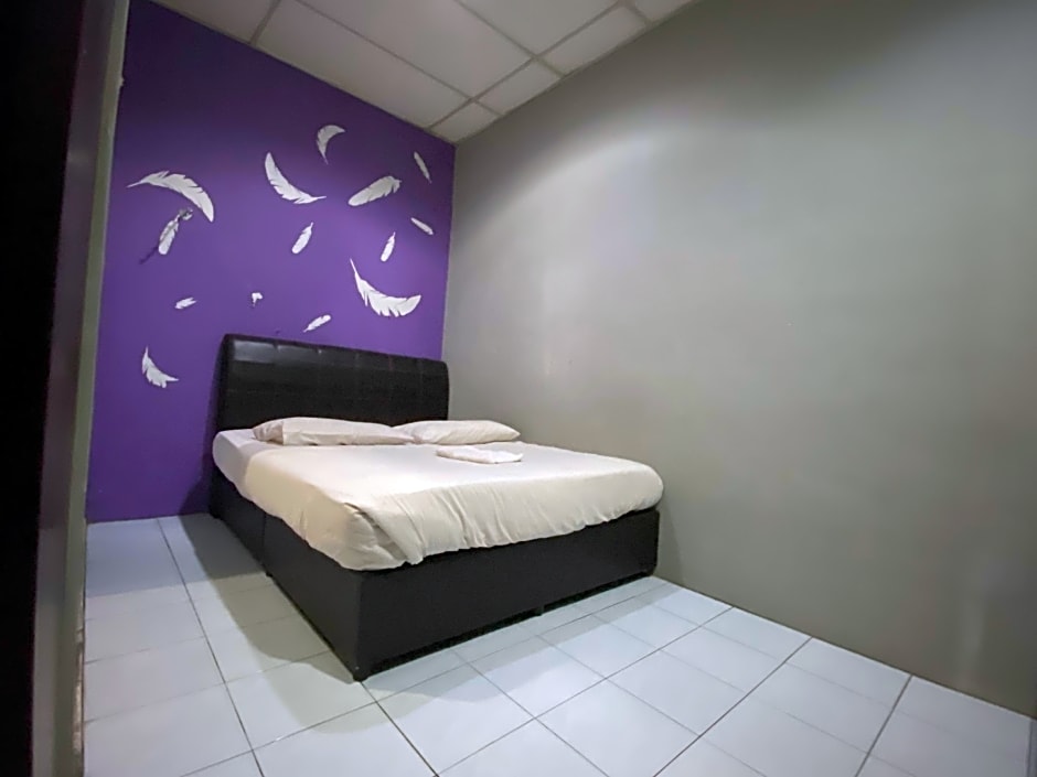 OYO 89760 Harmoni Inn Hotel