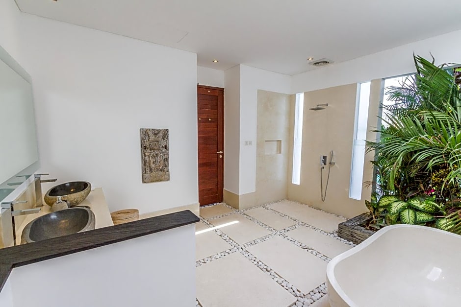 Villa Juna - Beautiful 3 Bedroom in Seminyak