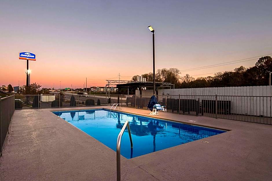 Howard Johnson by Wyndham Jackson