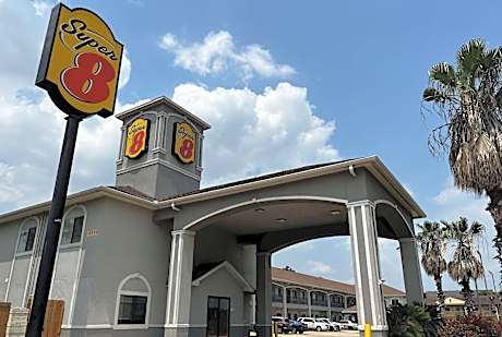 Super 8 By Wyndham Houston North I-45