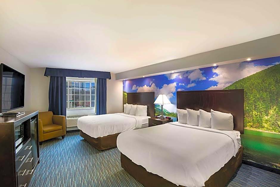 Photo 1 of 6 of 2 Queen Beds, Nonsmoking
