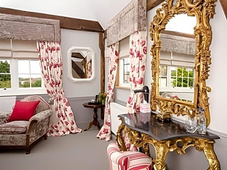 Suite-Ensuite with Shower-Room 4