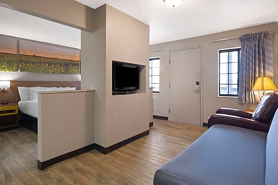 Days Inn & Suites by Wyndham Kokomo