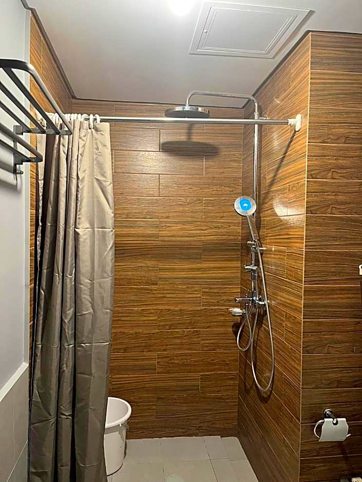 Bayfront Suite in Pasay, Manila Near NAIA Terminal, PICC, Star City, MOA and US Embassy - Pet-Friendly, Free Pool, Wi-Fi & Netflix