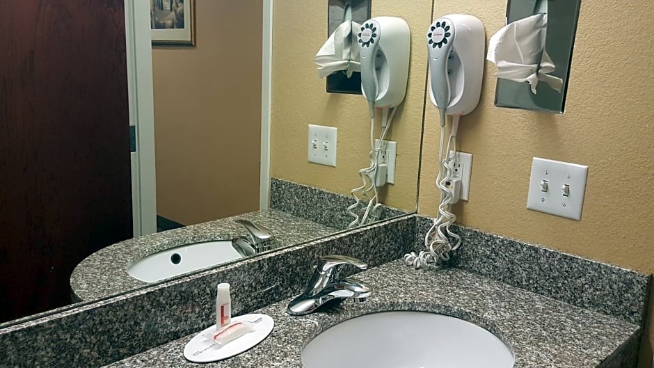 Microtel by Wyndham Bentonville