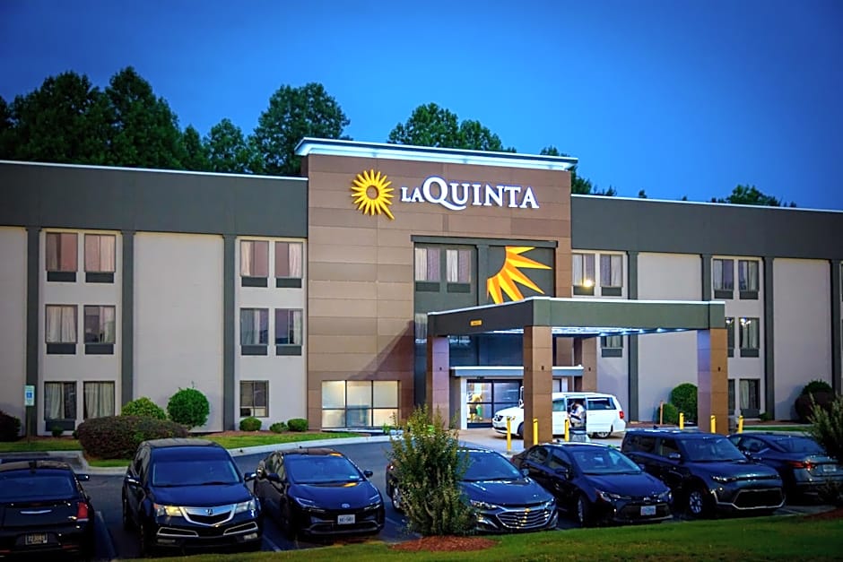 La Quinta Inn & Suites by Wyndham Fayetteville I-95