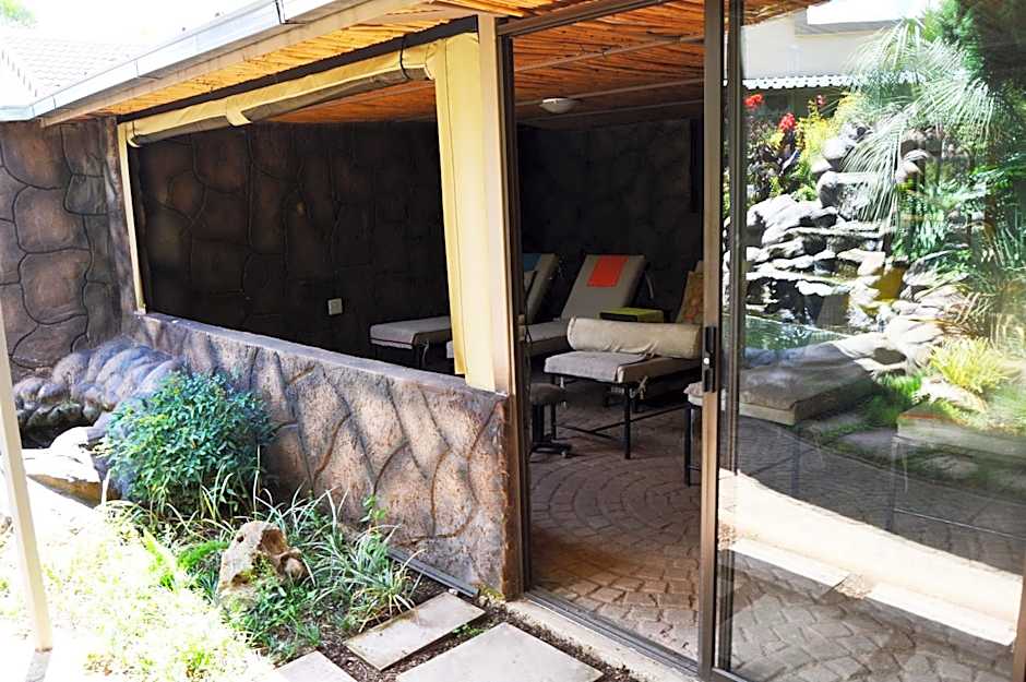 Crystal Rose Lodge & Spa