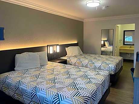 Queen Room with Two Queen Beds - Disability Access - Non-Smoking