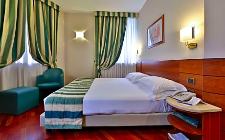 1KING 2 SINGLE BEDS,FAMROO,CON2BT