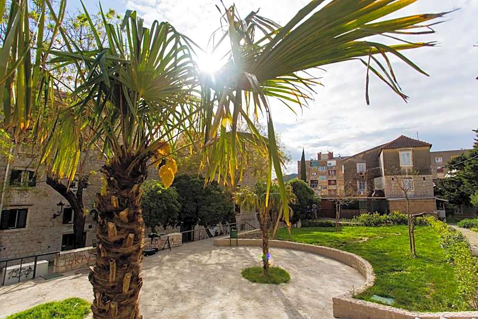 Nirvana Rooms & Apartments