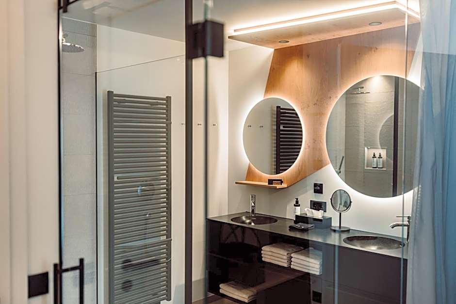 JoAnn suites & apart