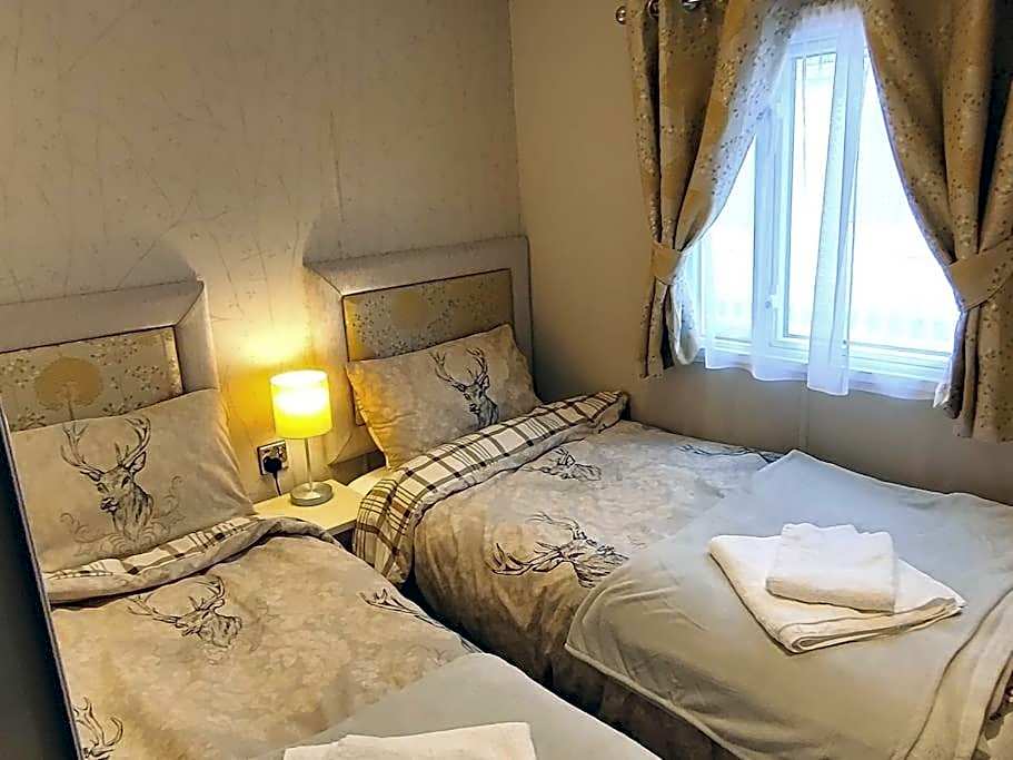 Forest Getaway, sleeps 6 at Bashley, leisure PASS included