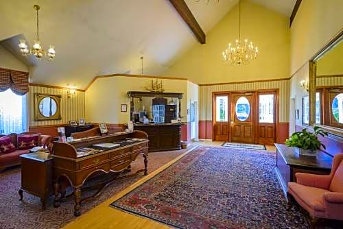 Hill House Inn