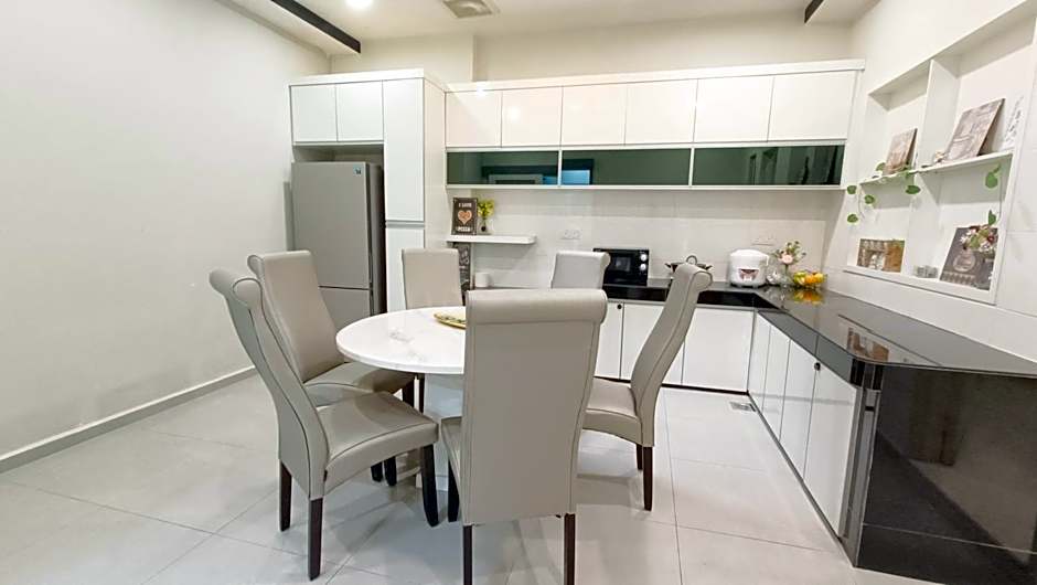 Melaka Homestay with pool 4BR Semi-D,BBQ,KTV,Billiard 15pax DeStarryVilla