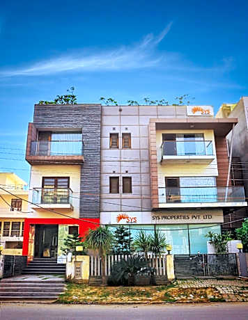 Stately Suites - Golf Course Road