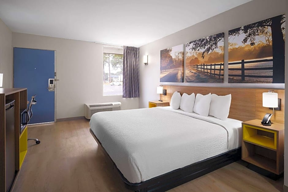 Days Inn by Wyndham Montgomery I-85