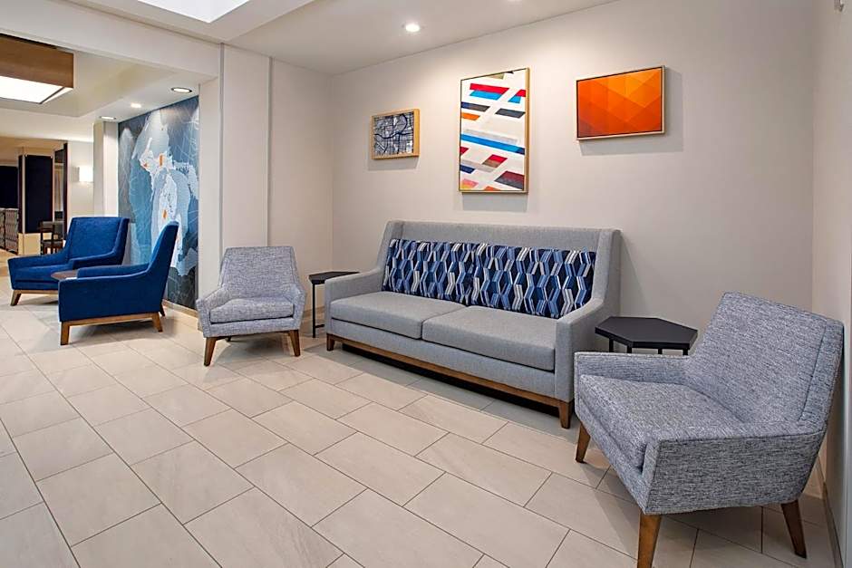 Holiday Inn Express Hotel & Suites Grand Rapids-North By IHG