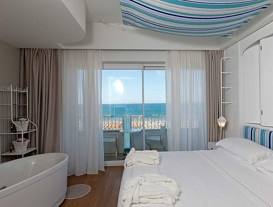 Luxor Cattolica Beach Hotel