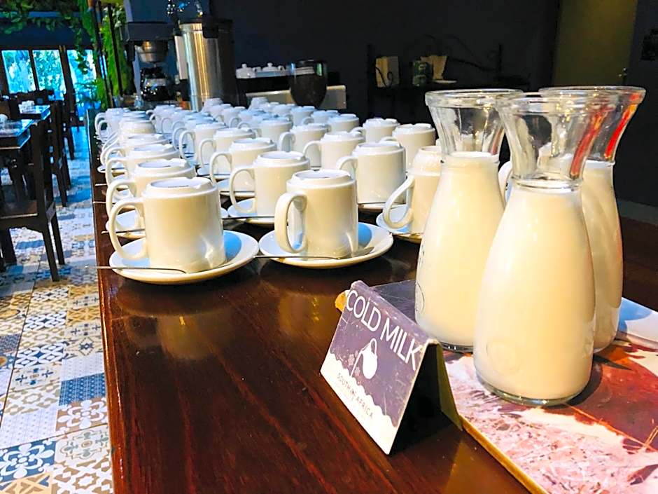 Shangri-La Country Hotel & Spa